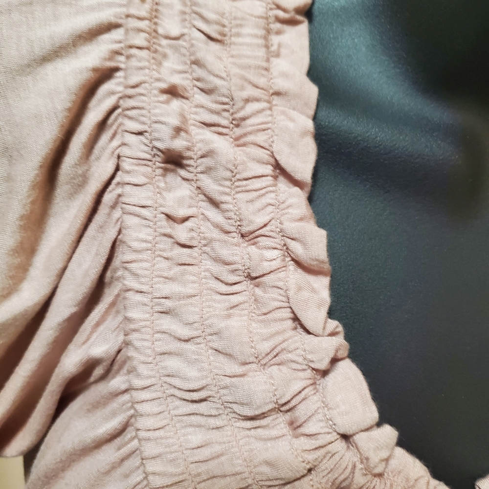 New York & Company Keyhole Top - Picture 3 of 13